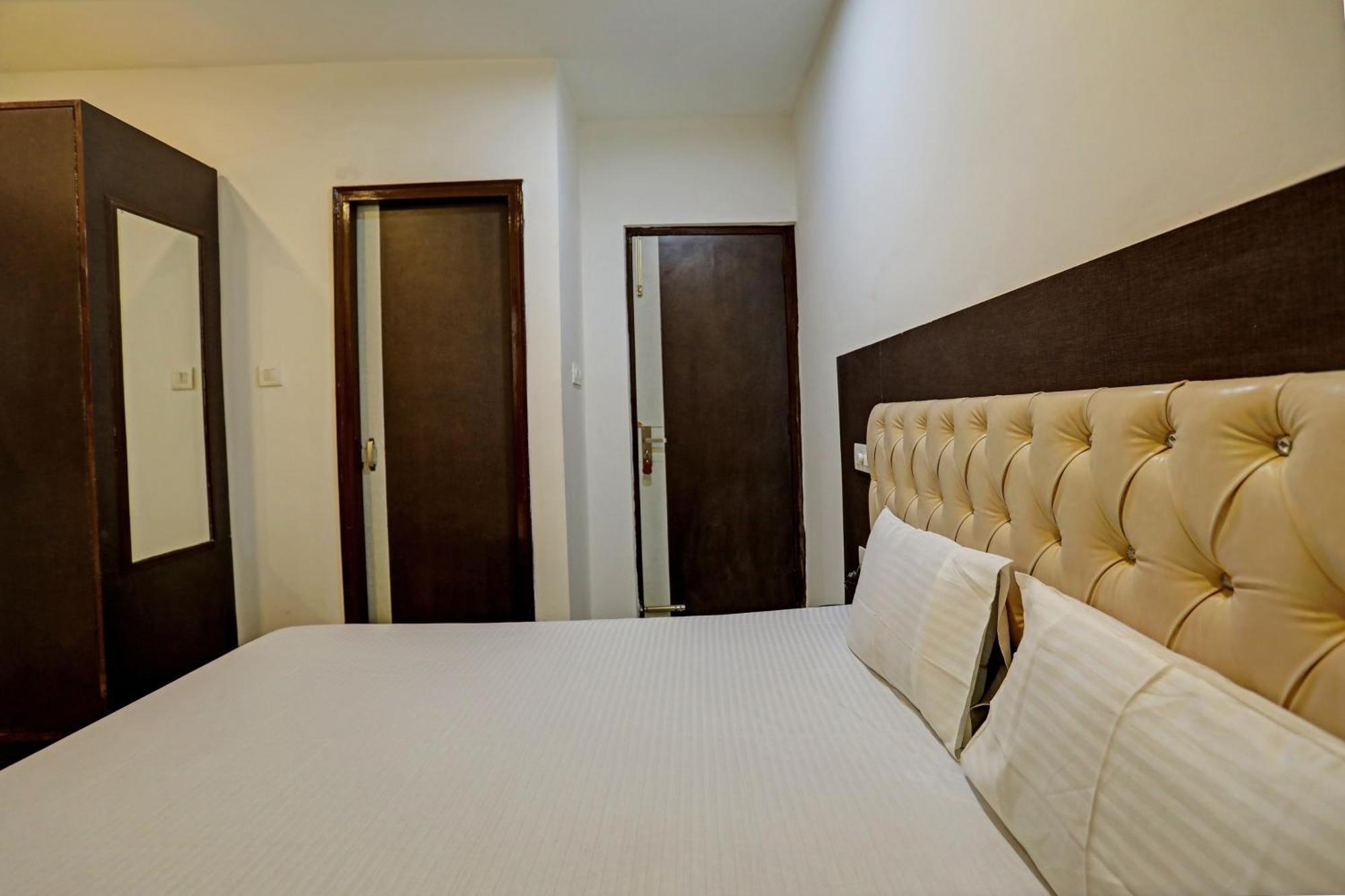 Oyo Hotel The Red Hut Chandīgarh Екстериор снимка