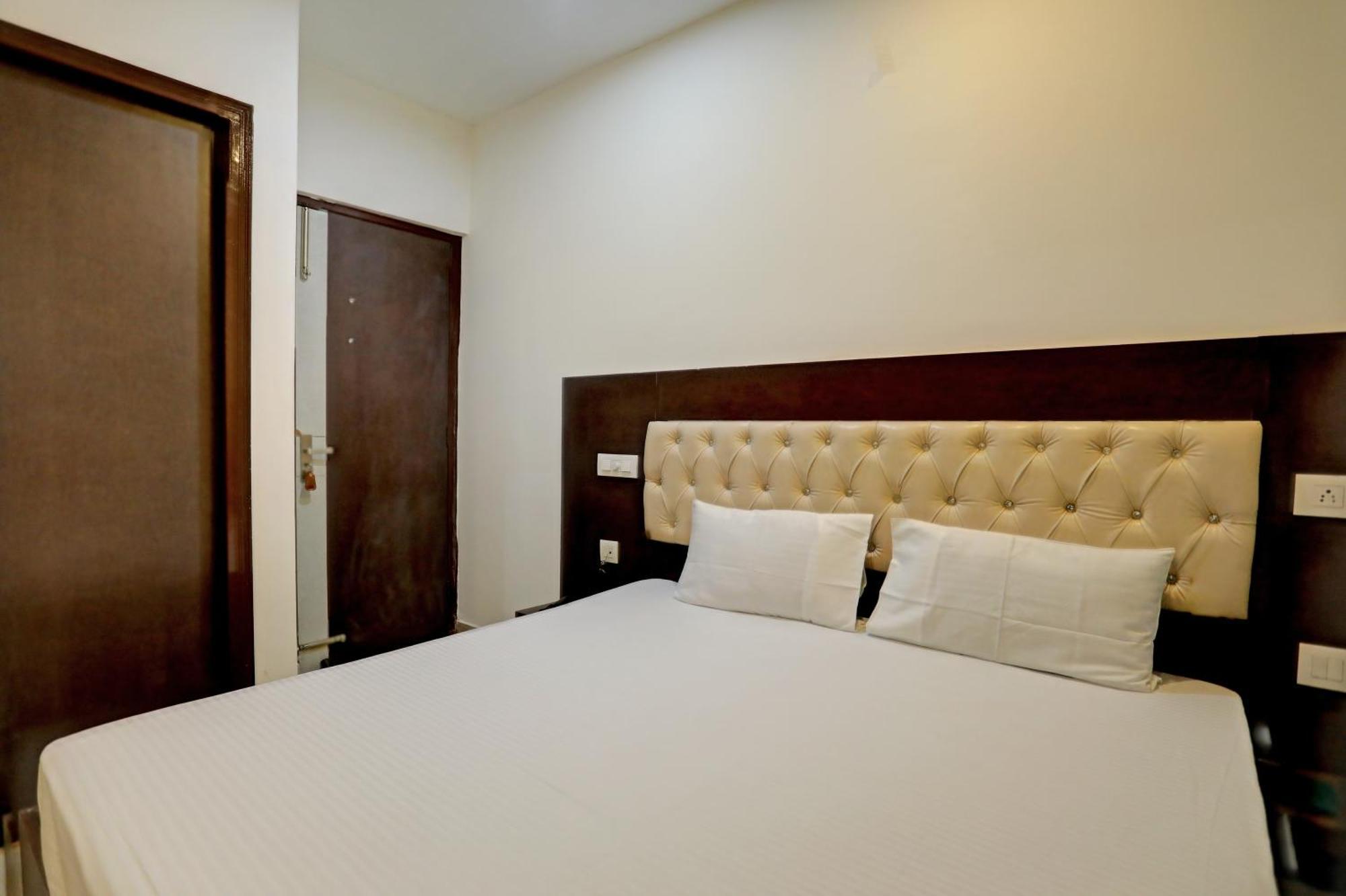 Oyo Hotel The Red Hut Chandīgarh Екстериор снимка