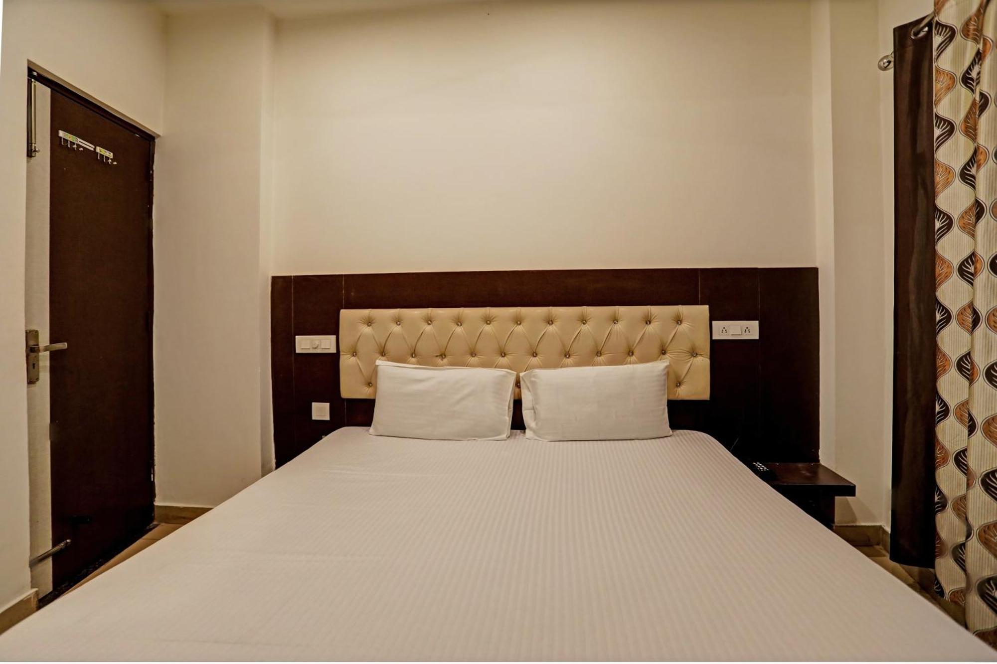 Oyo Hotel The Red Hut Chandīgarh Екстериор снимка
