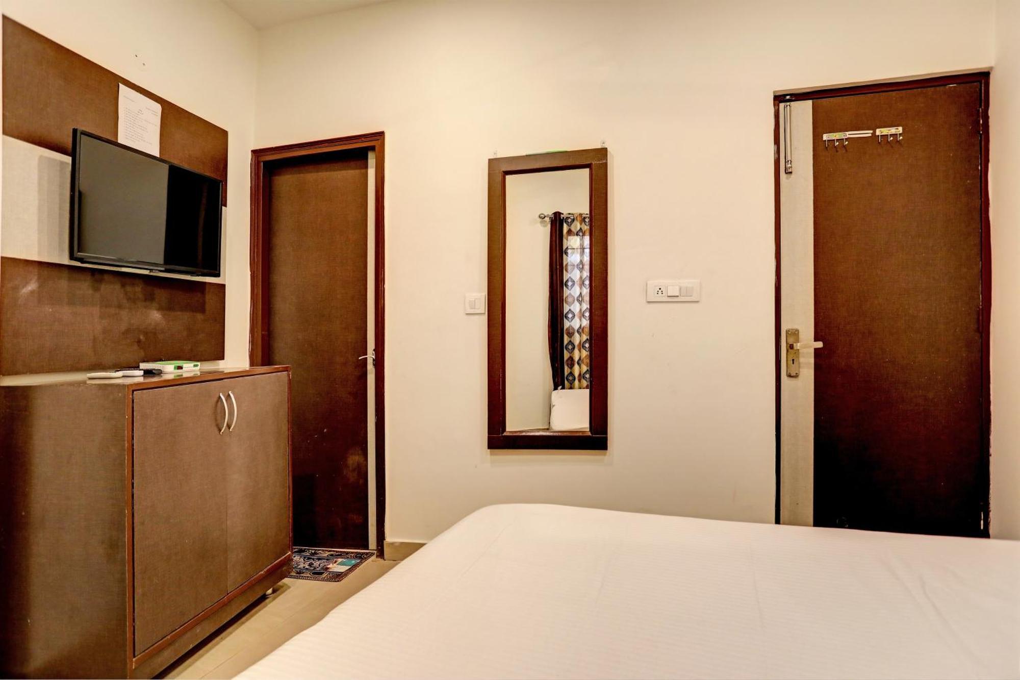 Oyo Hotel The Red Hut Chandīgarh Екстериор снимка