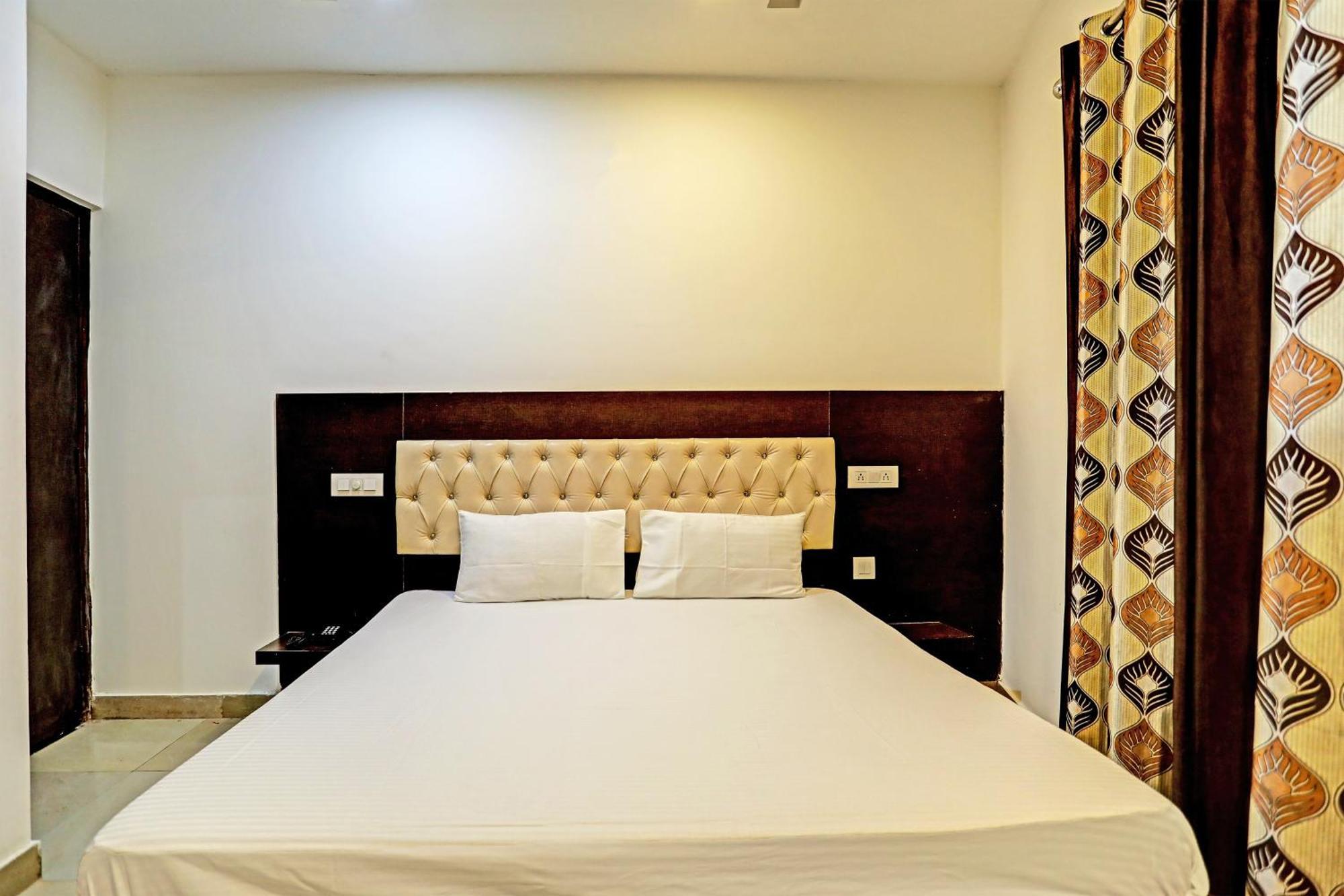 Oyo Hotel The Red Hut Chandīgarh Екстериор снимка