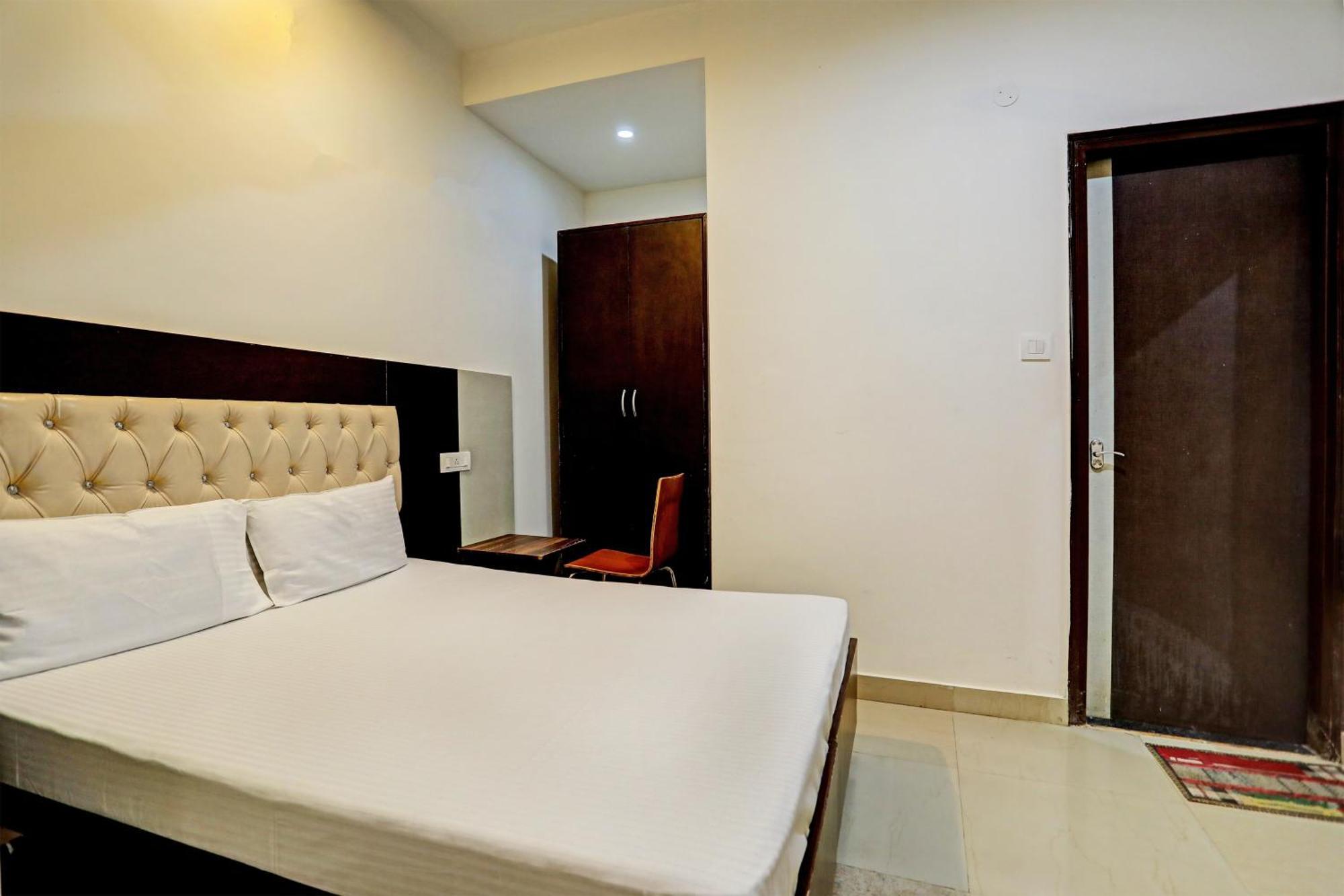 Oyo Hotel The Red Hut Chandīgarh Екстериор снимка
