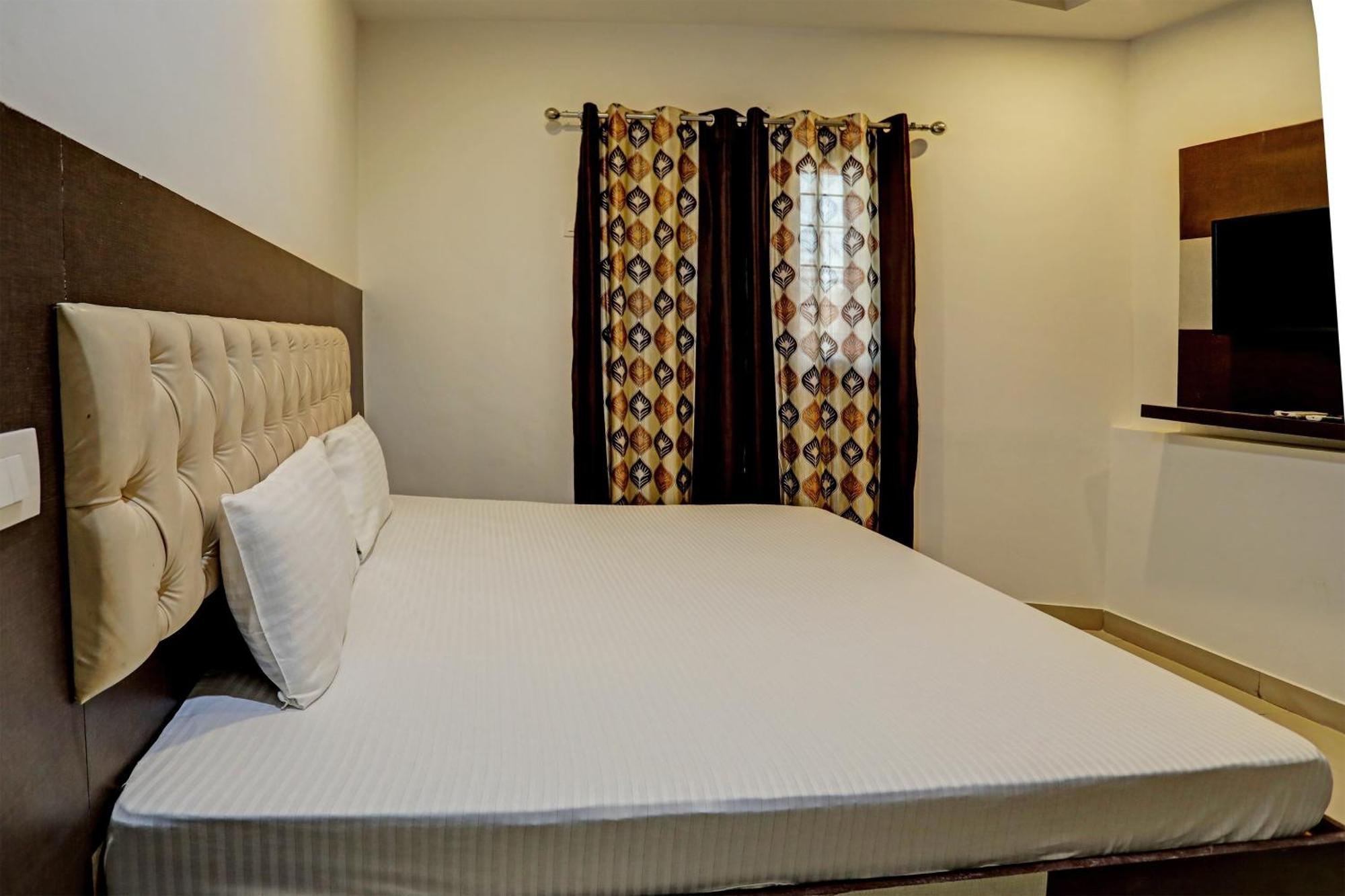 Oyo Hotel The Red Hut Chandīgarh Екстериор снимка