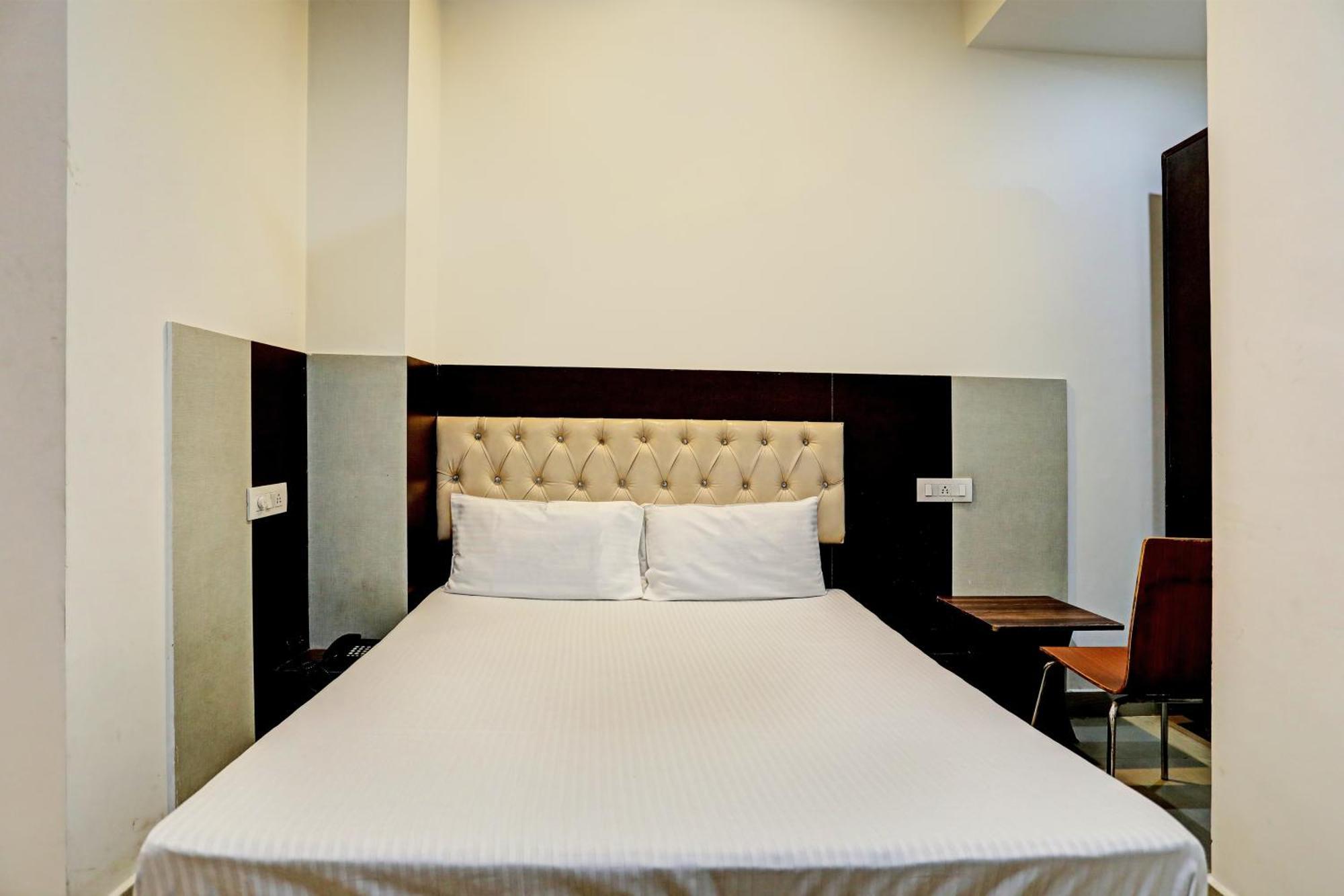 Oyo Hotel The Red Hut Chandīgarh Екстериор снимка