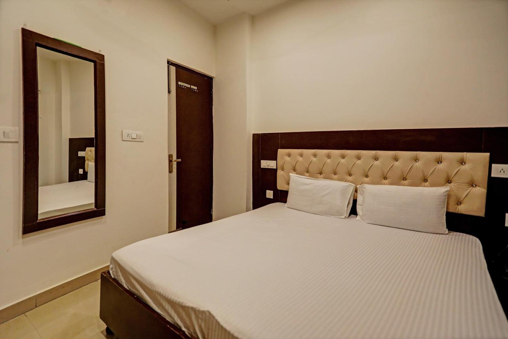 Oyo Hotel The Red Hut Chandīgarh Екстериор снимка