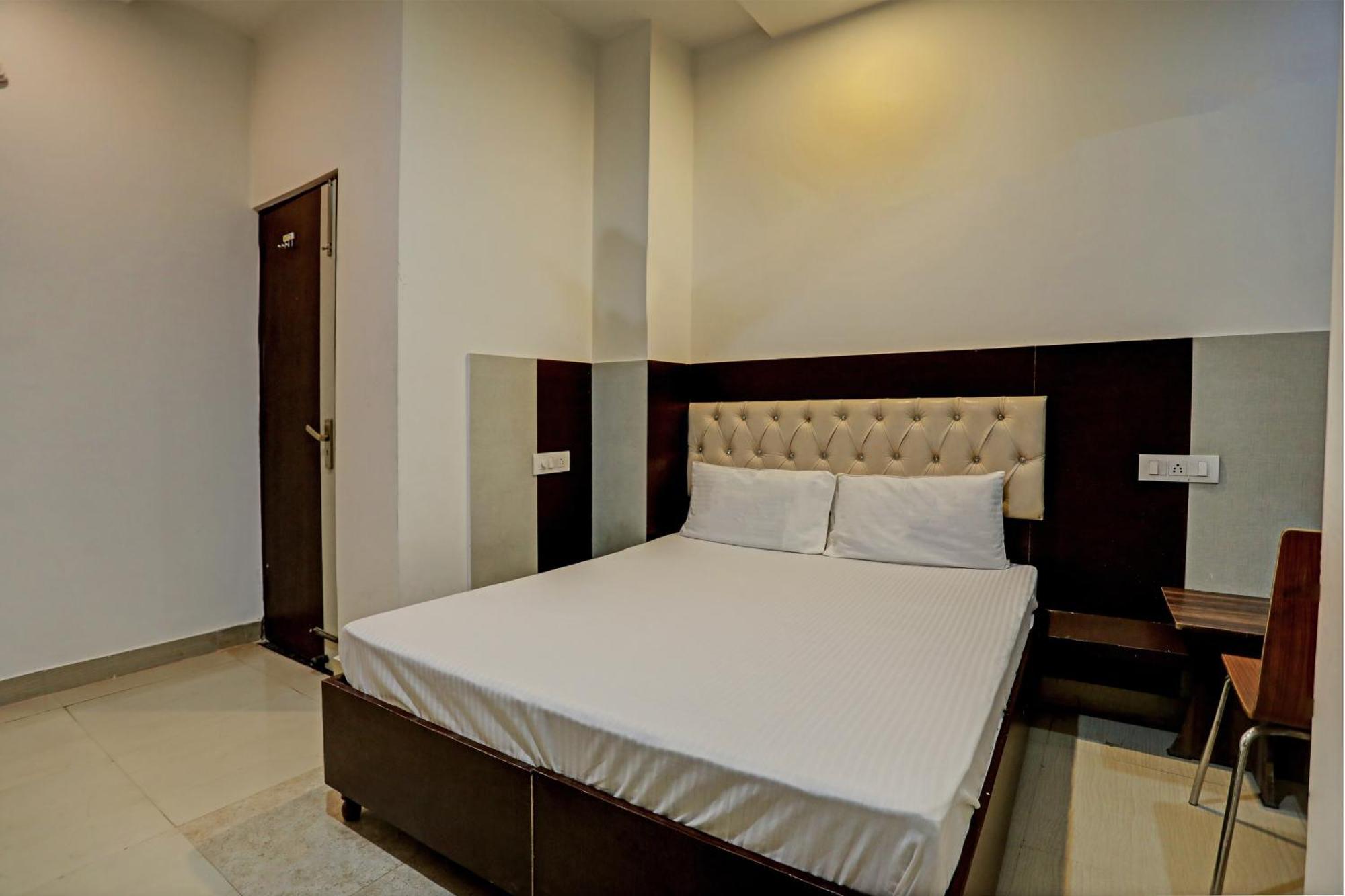 Oyo Hotel The Red Hut Chandīgarh Екстериор снимка