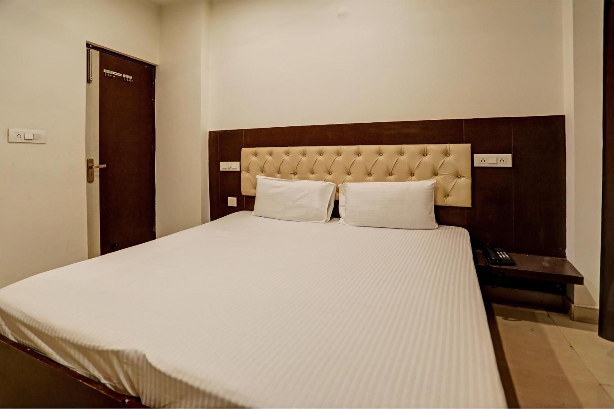 Oyo Hotel The Red Hut Chandīgarh Екстериор снимка