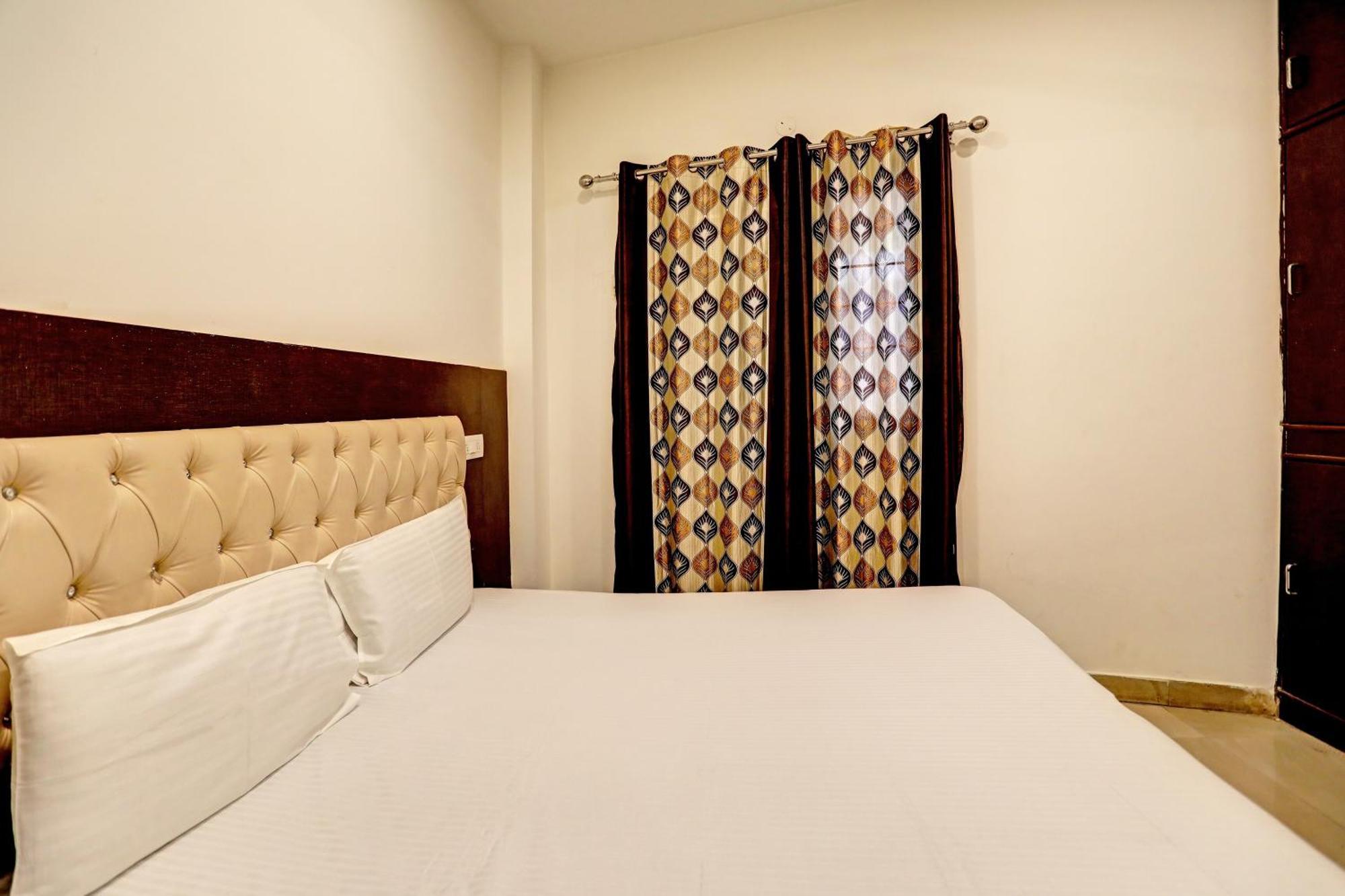 Oyo Hotel The Red Hut Chandīgarh Екстериор снимка